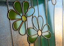 Фрагмент витража ("Клевер") крупным планом